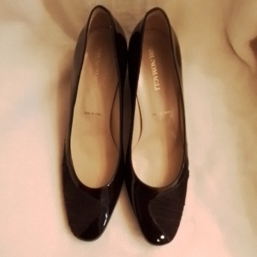 Bruno Magli Elegant Brown Women's Pumps, Size 9.5 (40.5), Excellent Condition.
